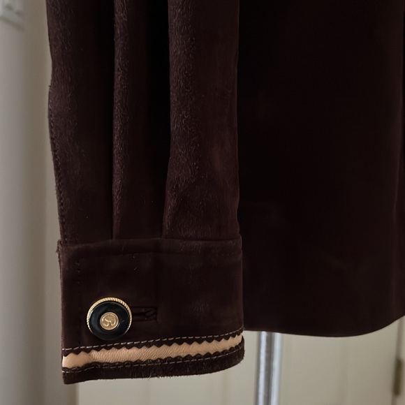 St. John Suede Shirt Jacket. - Picture 5 of 13